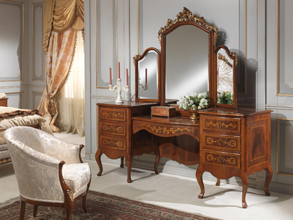 Meja Rias dengan Detail Ukir Halus